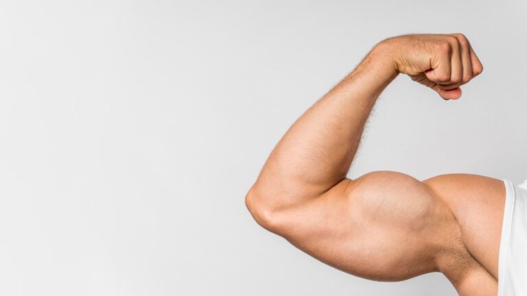 Proč by tenisté měli mít silný biceps Proč by tenisté měli mít silný biceps?